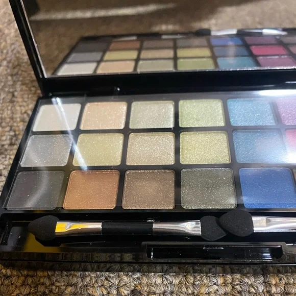 Designer makeup set - Picture 8 of 10